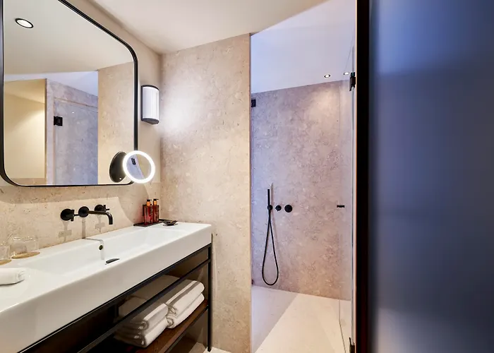 Portobay Flores Hotel