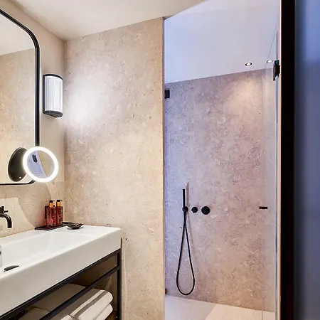 Отель Portobay Flores 5*