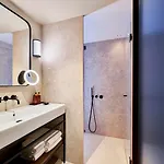 Portobay Flores فندق